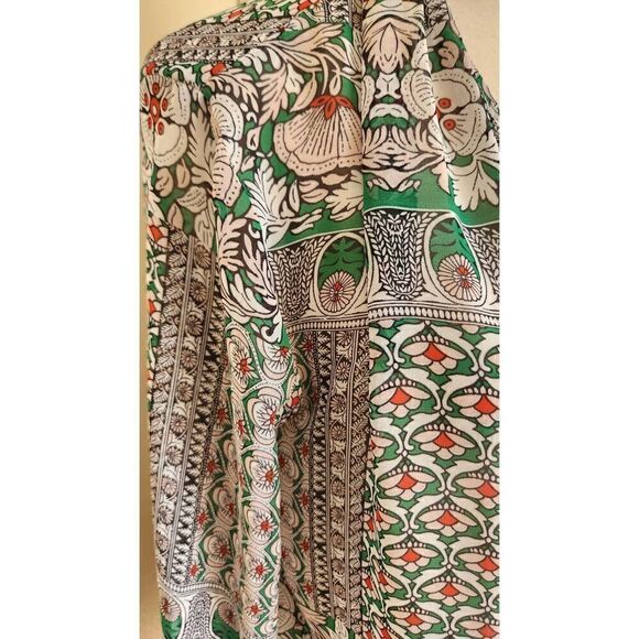 Aakaa Floral/ Boho Print Twist Front Blouse - Picture 3 of 8